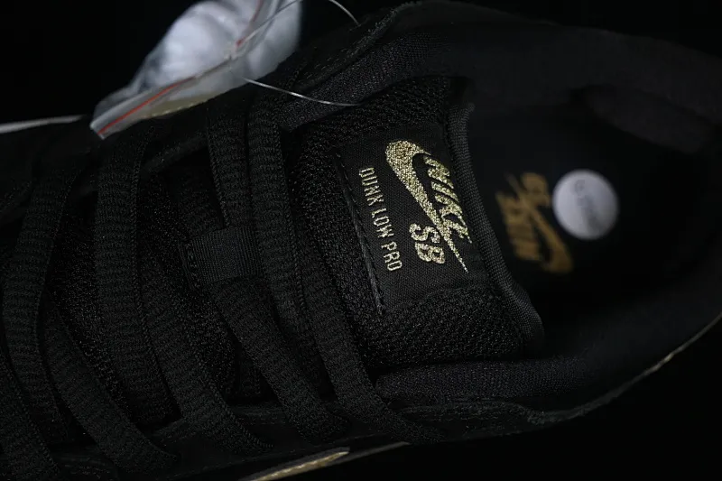 All categories Nk SB Dunk series Nk SB Dunk Low low-top sneakers K version Nk SB Dunk Low black and white gold dunk series low-top casual sports skateboard shoes BQ6817-002
